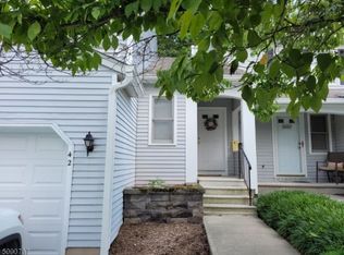 42 Carriage Ln #42, Newton, NJ 07860