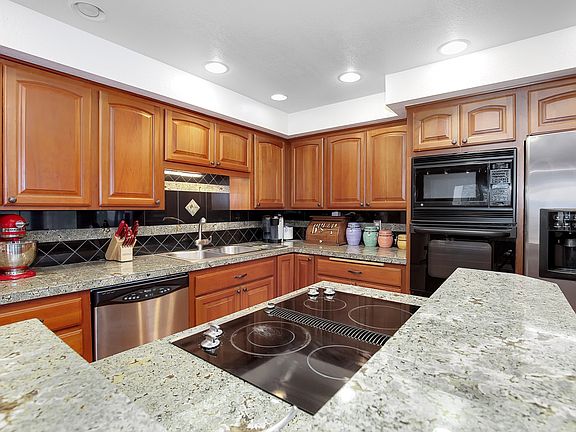 3rd image of 24860 SE Mirrormont Dr