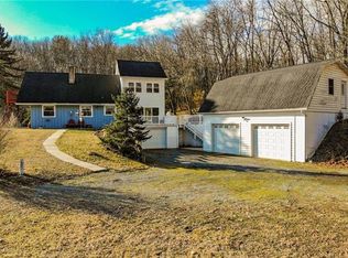 1562 Moselem Springs Rd, Hamburg, PA 19526