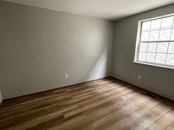 4th image of 2163 Indianola Ave APT A