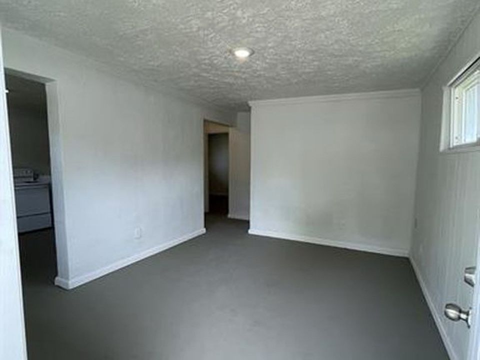 2nd image of 1295 Preston St