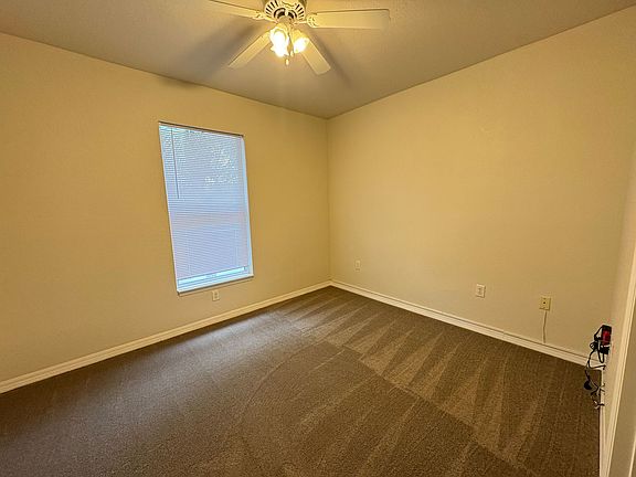 2nd image of 1004 Hemingway Cir