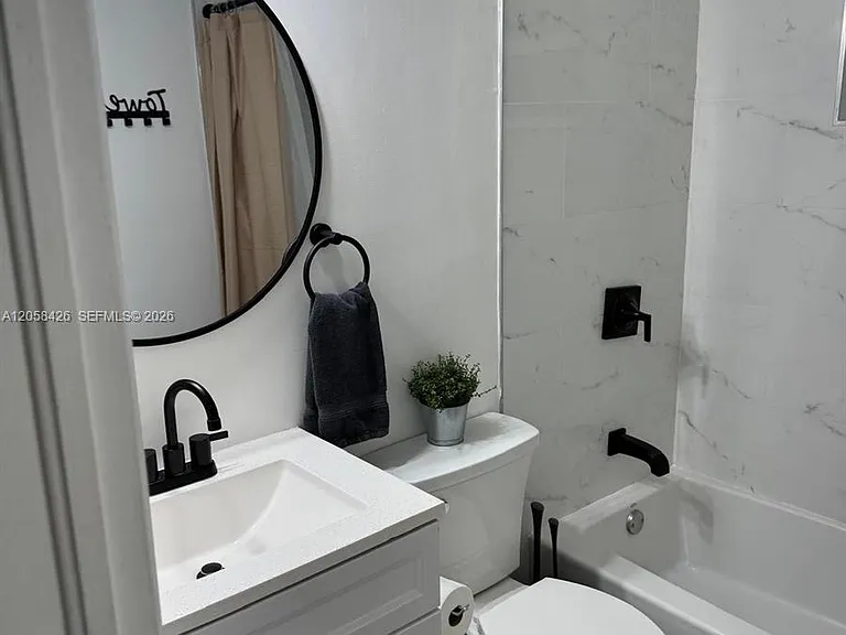 207 SW 11th St — Photo 6