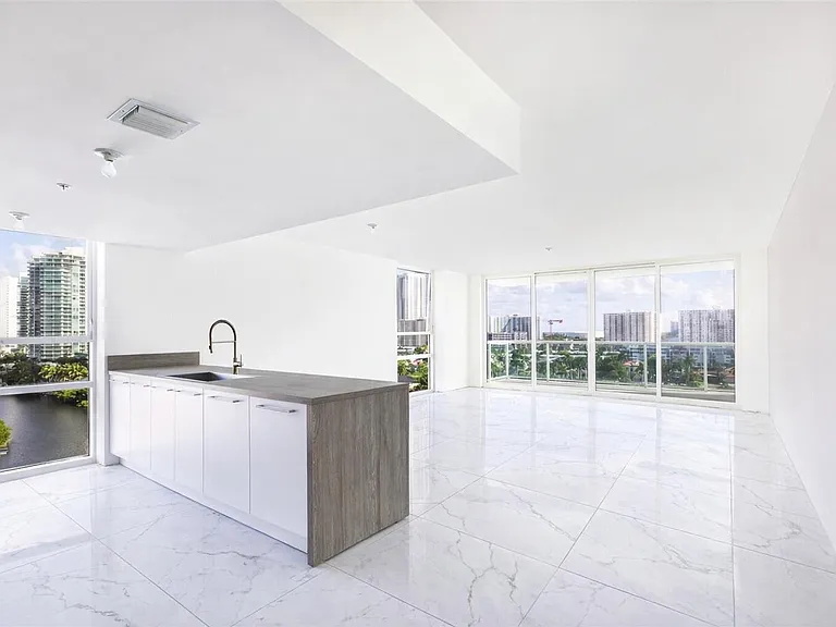 400 Sunny Isles Blvd #1022 — Photo 17