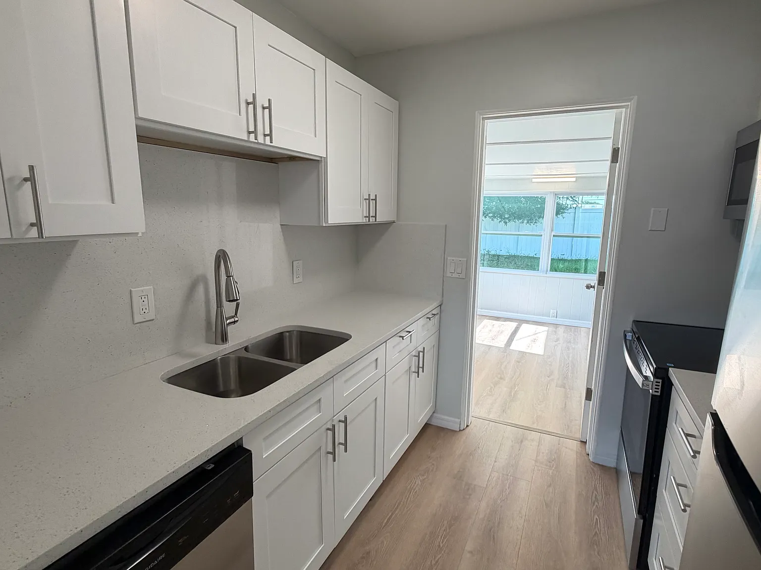 2 bed, 820 sqft, $1,749 — Photo 4