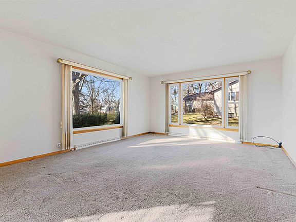 3rd image of 50 Woodlane Dr
