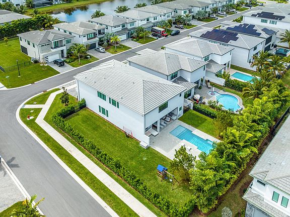 4th image of 8227 Oceanus Dr