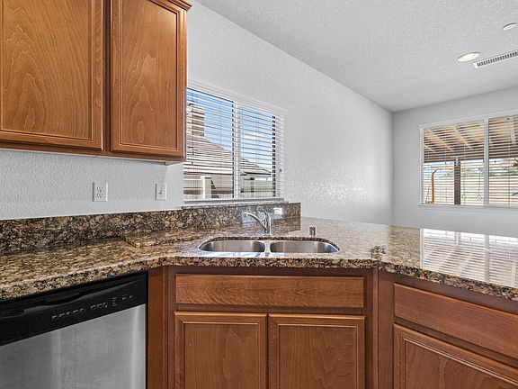 5th image of 37152 Waltham Pl