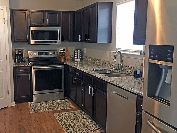 4th image of 120 Hamlet Park Dr