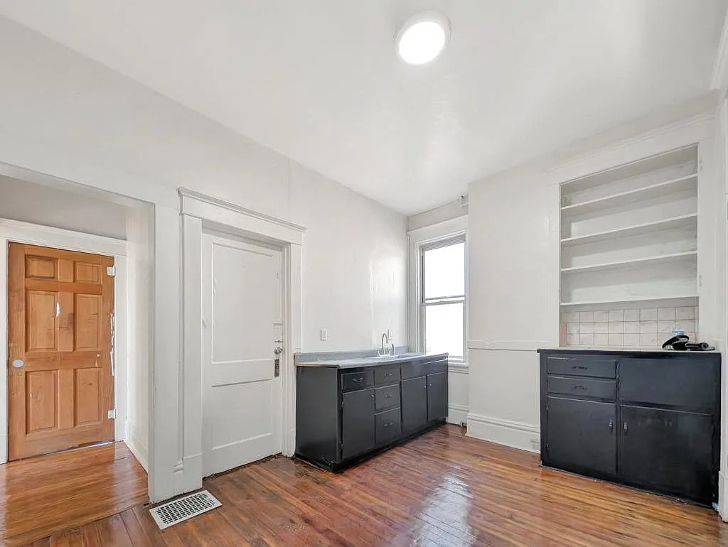 12 Carrick Ave 15210 — Photo 3