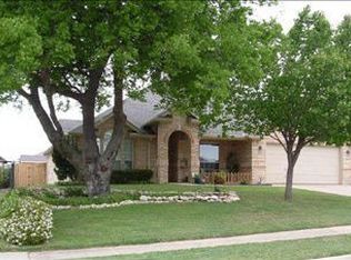 808 Sky Wood Ct, Saginaw, TX 76179