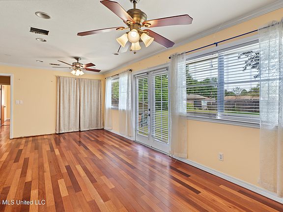 5th image of 330 Randall Dr