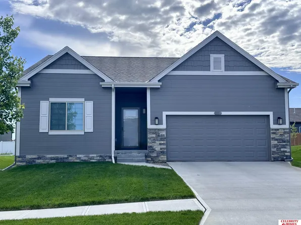 7764 N 112th St, Omaha, NE 68142