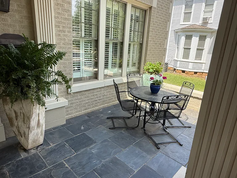 419 N Walnut St — Photo 3