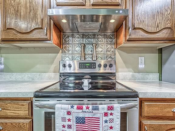 4th image of 7110 Lo Chalmers Ln
