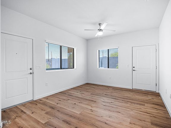 4th image of 2339 E MCARTHUR Drive