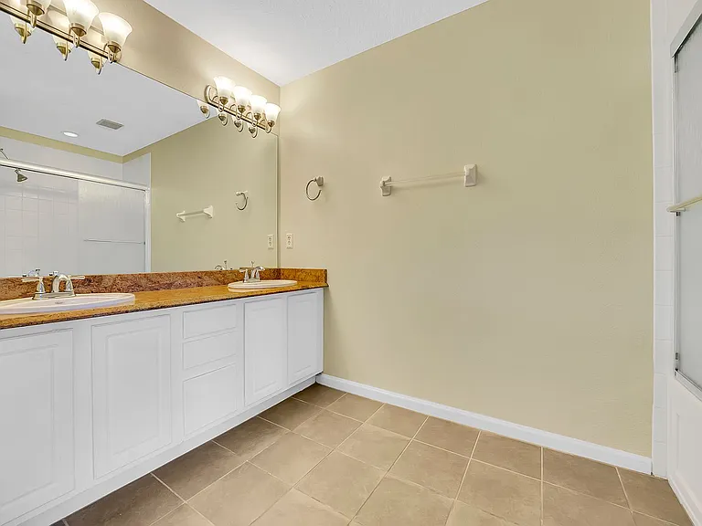 2508 Galliano Cir — Photo 10