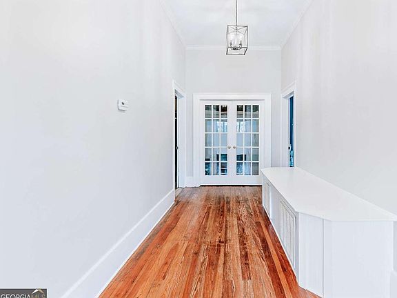 5th image of 229 E Spring St