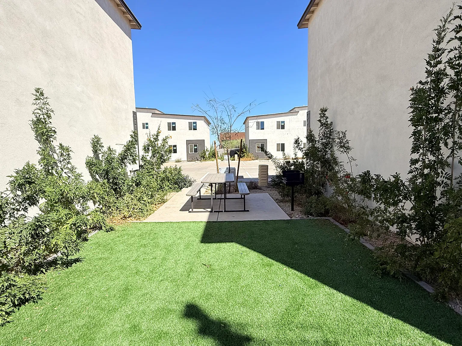 4 bed, 1000 sqft, $1,850 — Photo 4