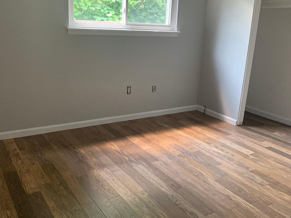 1st image of 16054 Lauren St
