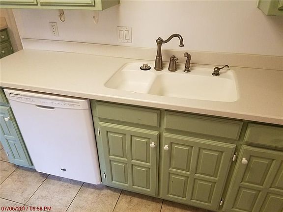 4th image of 1625 Ronne Dr