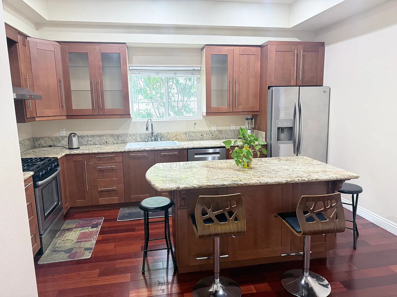 5 bed, 3451 sqft, $6,500 — Photo 3