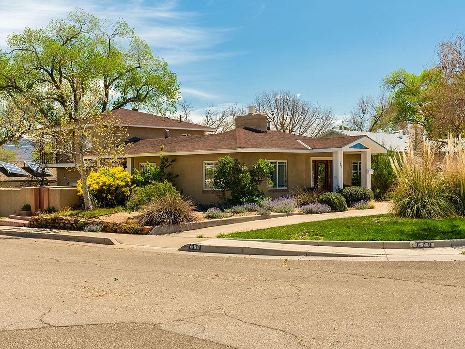 1st image of 600 Solano Dr SE