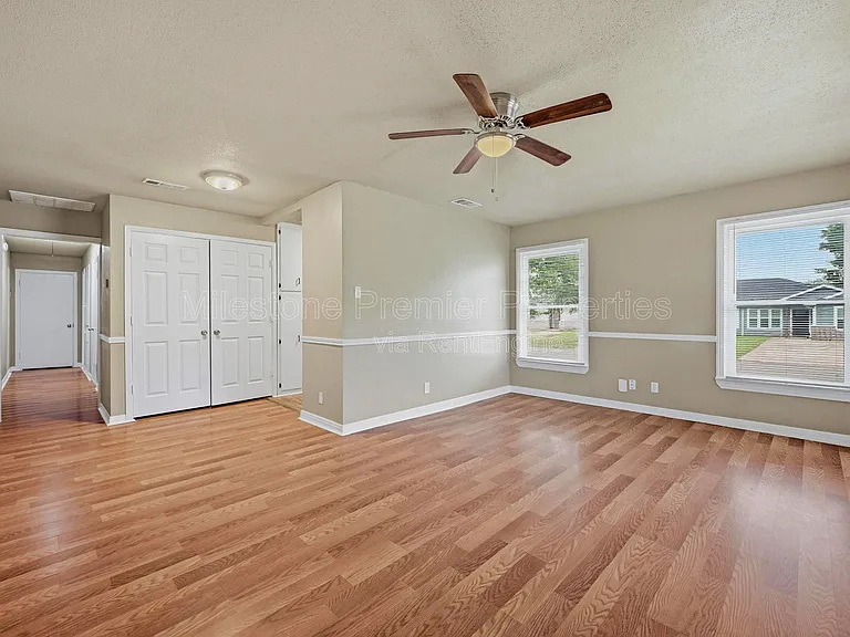 1701 W Elm St — Photo 3