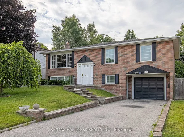 978 Wildwood Dr, Newmarket, ON L3Y 2B5