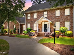 408 Queen Annes Rd, Greenville, NC 27858
