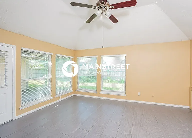 15514 Cabildo Dr — Photo 4