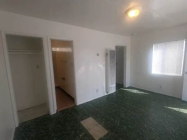 160 W San Ysidro Blvd #4 — Photo 4