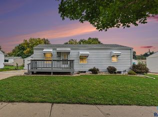 3008 E 22nd St, Sioux Falls, SD 57103
