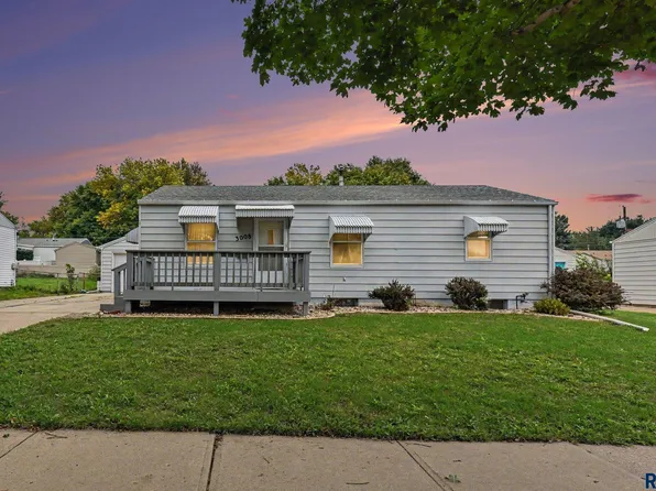 3008 E 22nd St, Sioux Falls, SD 57103