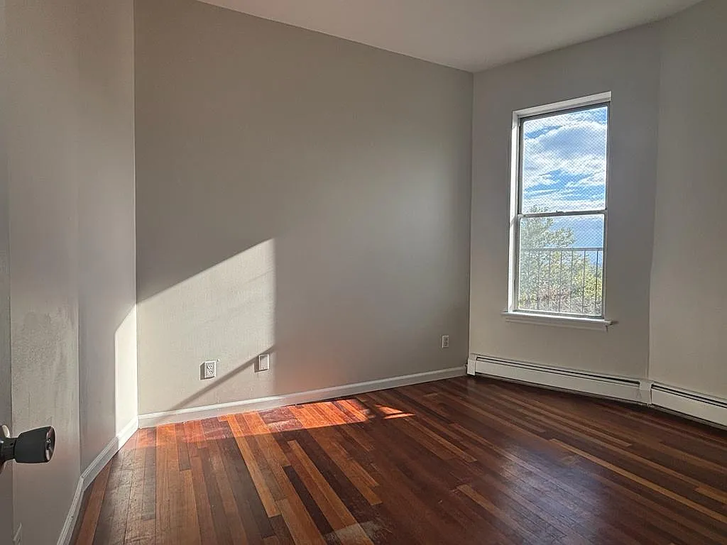 1 bed, $2,400 — Photo 4