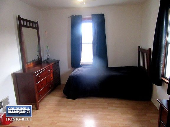3rd image of 1923 Oakland Ave