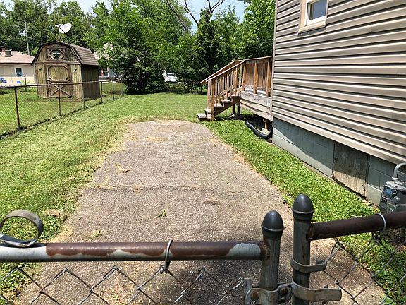 2nd image of 3709 Glengyle Ave