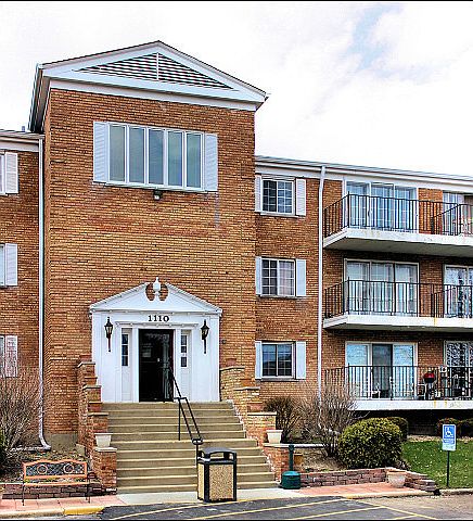 1st image of 1110 N Farnsworth Ave APT 302