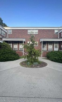 3rd image of 128-132 Bloomfield Ave #2B