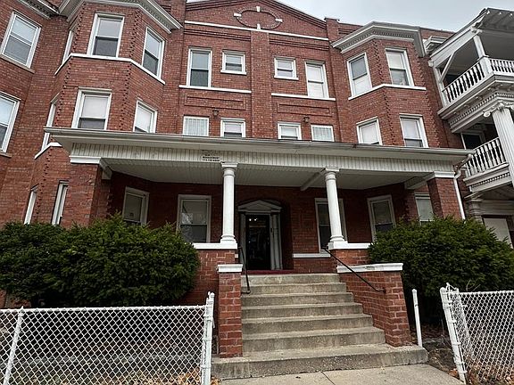 2nd image of 702-704 E 50th Pl #301