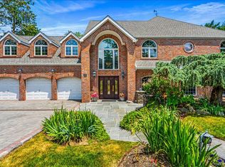 86 Dorchester Drive, Manhasset, NY 11030