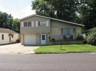1411 S 7th St, Pekin, IL 61554