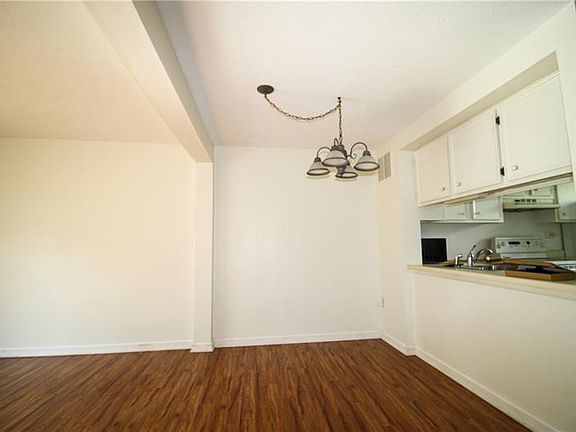 4th image of 106 Bonnie Brae Dr