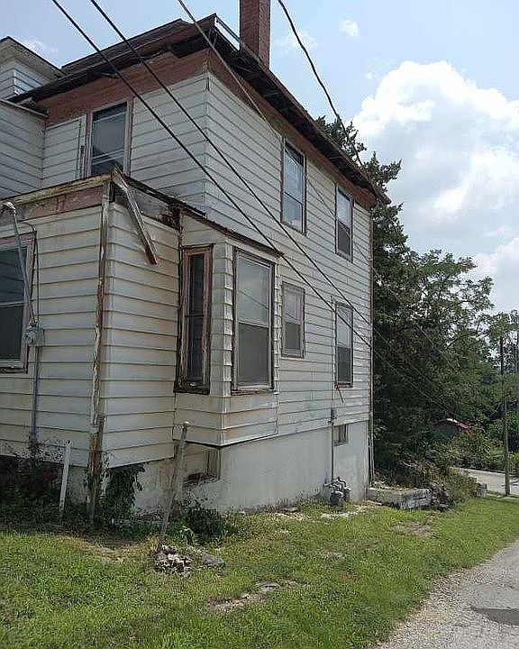 2nd image of 1208 Hill St