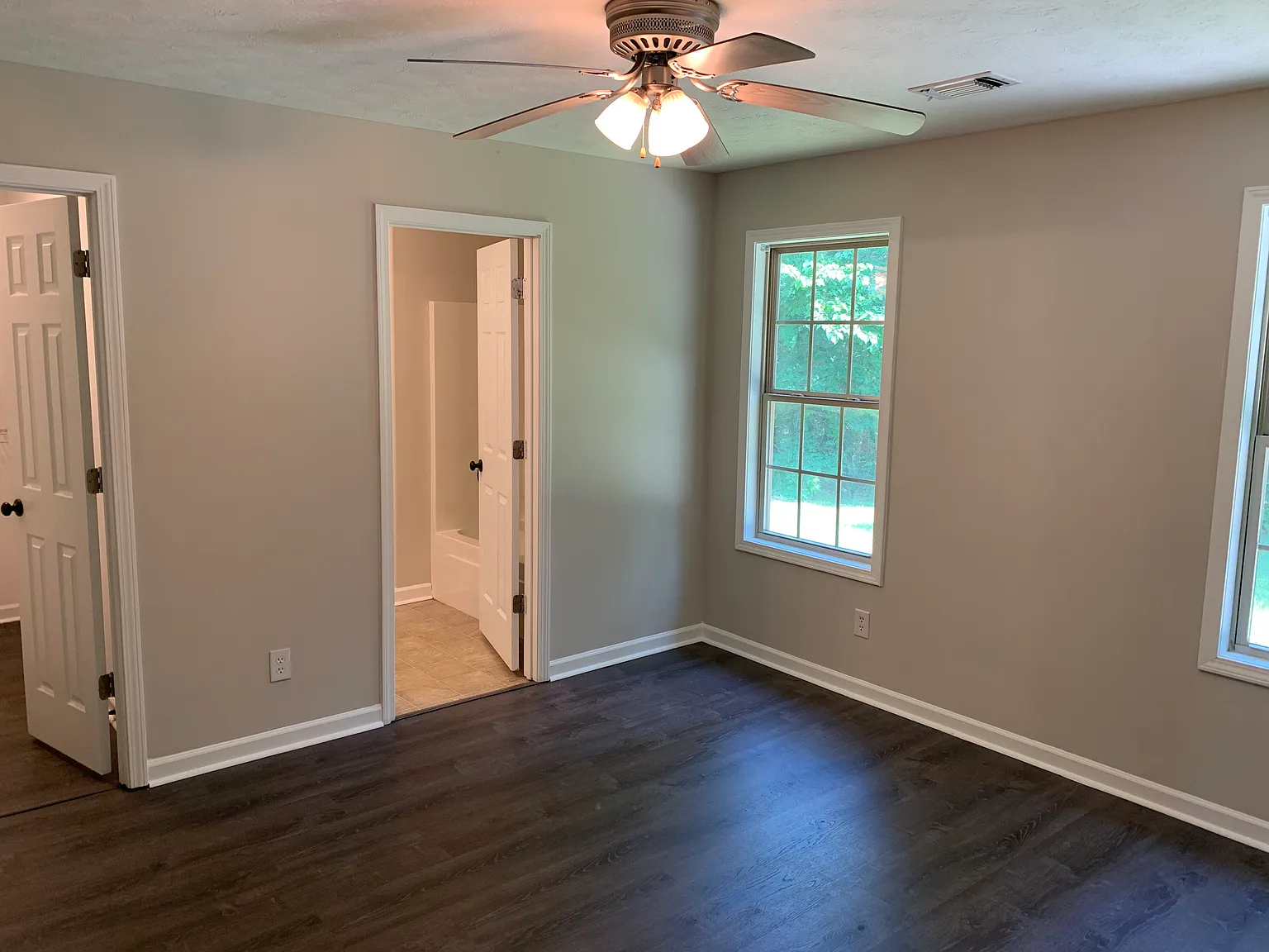 3 bed, 1572 sqft, $2,000 — Photo 4