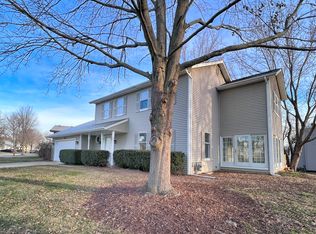 523 Shenandoah Trl, Elgin, IL 60123
