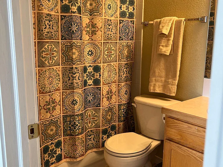 En-suite bathroom for 2nd bedroom.