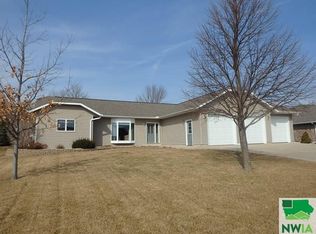 1463 5th Ave SE, Sioux Center, IA 51250