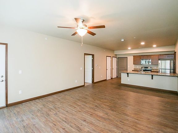 5th image of 405 Ashley Ct Unit 201