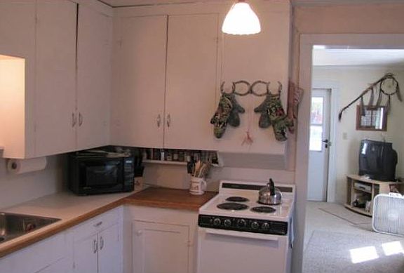 Kitchen w/eating area